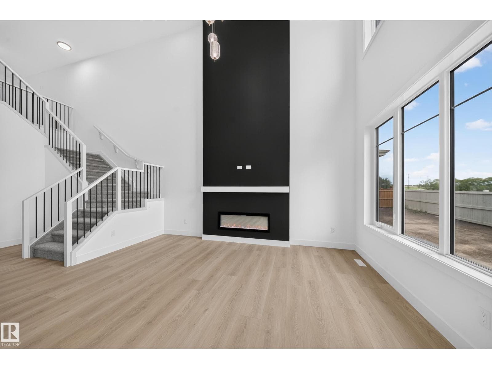 803 30 AV NW — photo 4