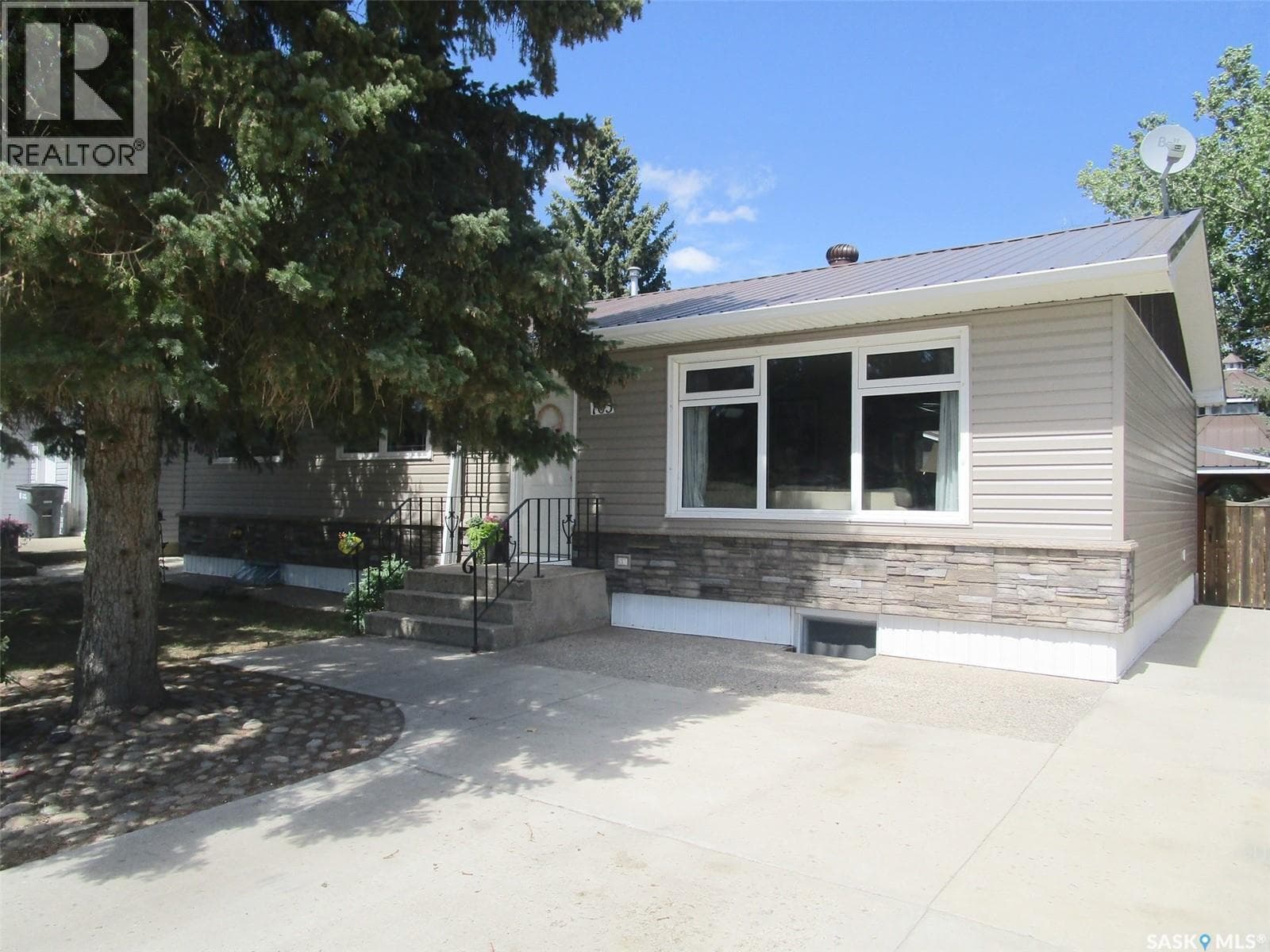 105 Assiniboia AVENUE — photo 2