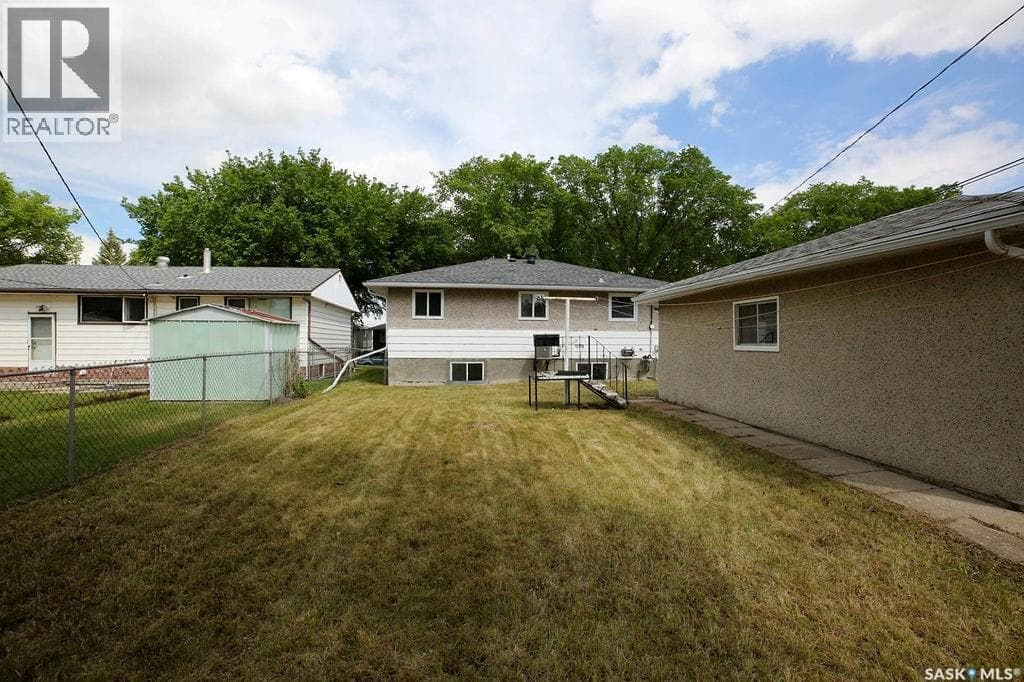 1046 Lindsay STREET — photo 2