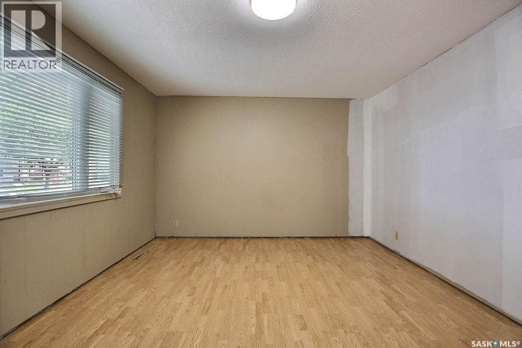 1046 Lindsay STREET — photo 5