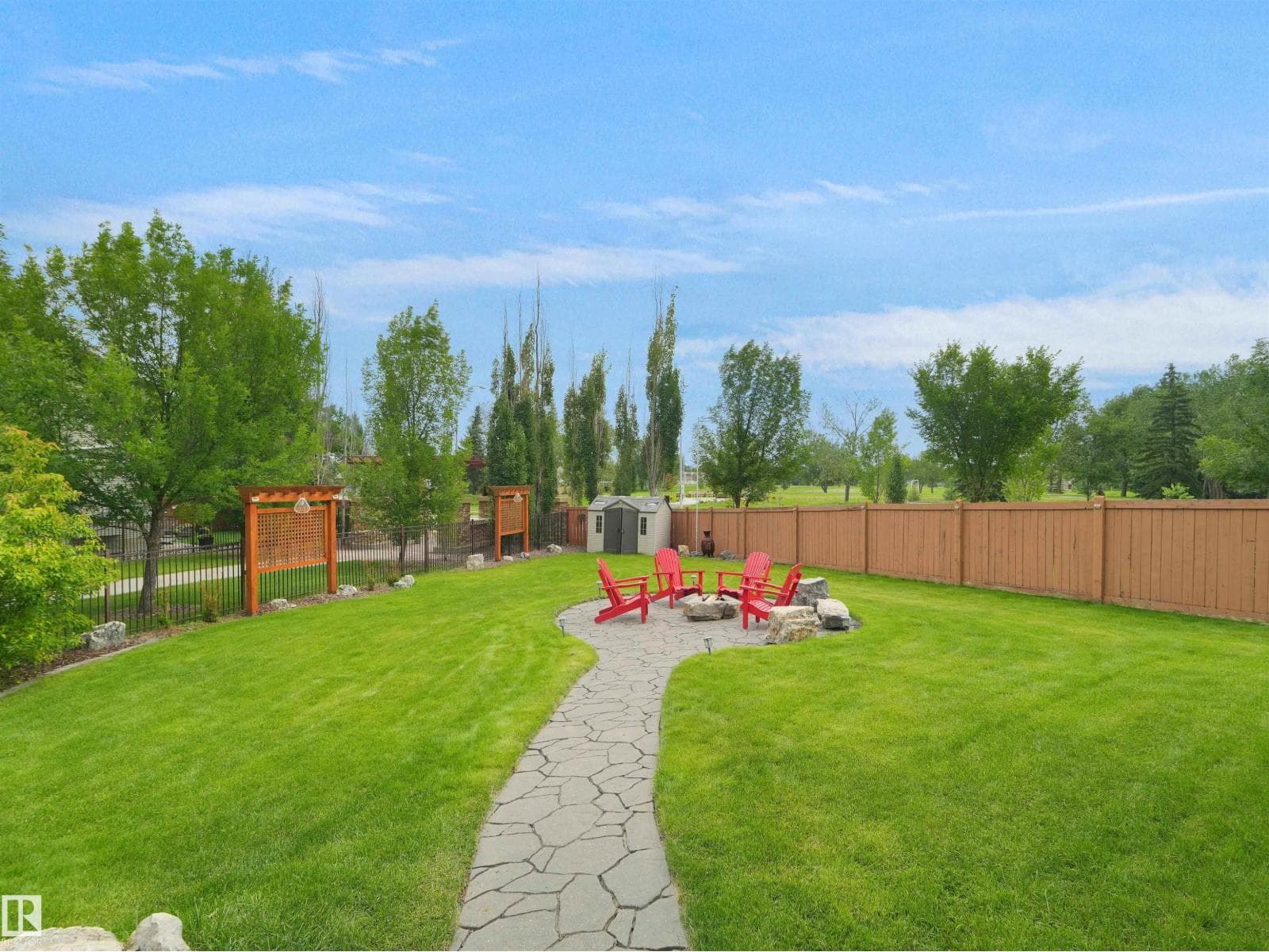 3704 141 AV NW — photo 4