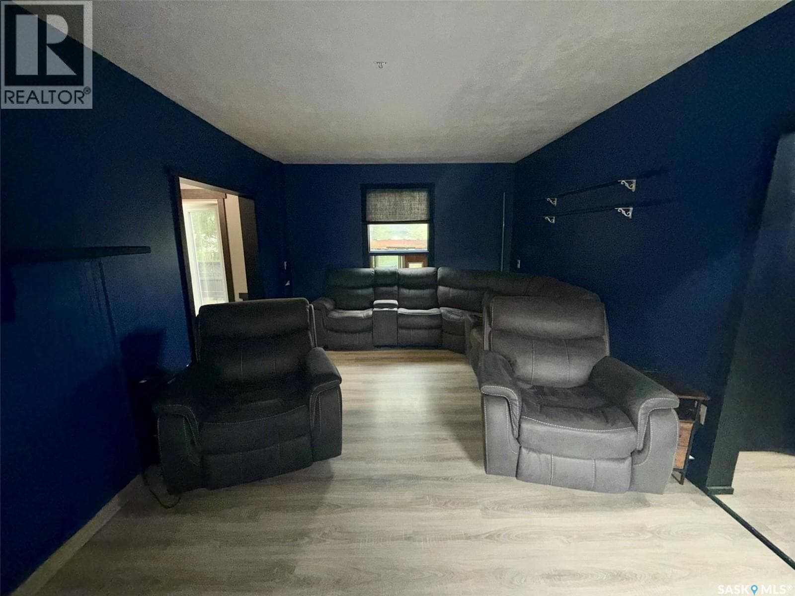 211 Martin STREET — photo 3