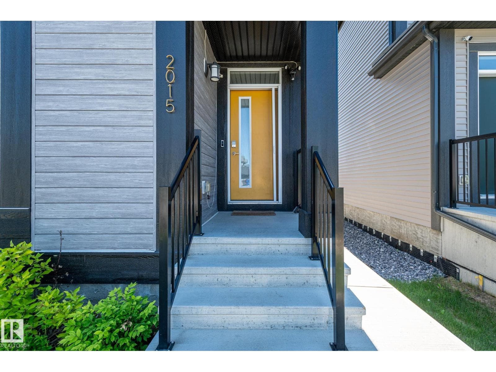 2015 DESROCHERS DR SW — photo 3