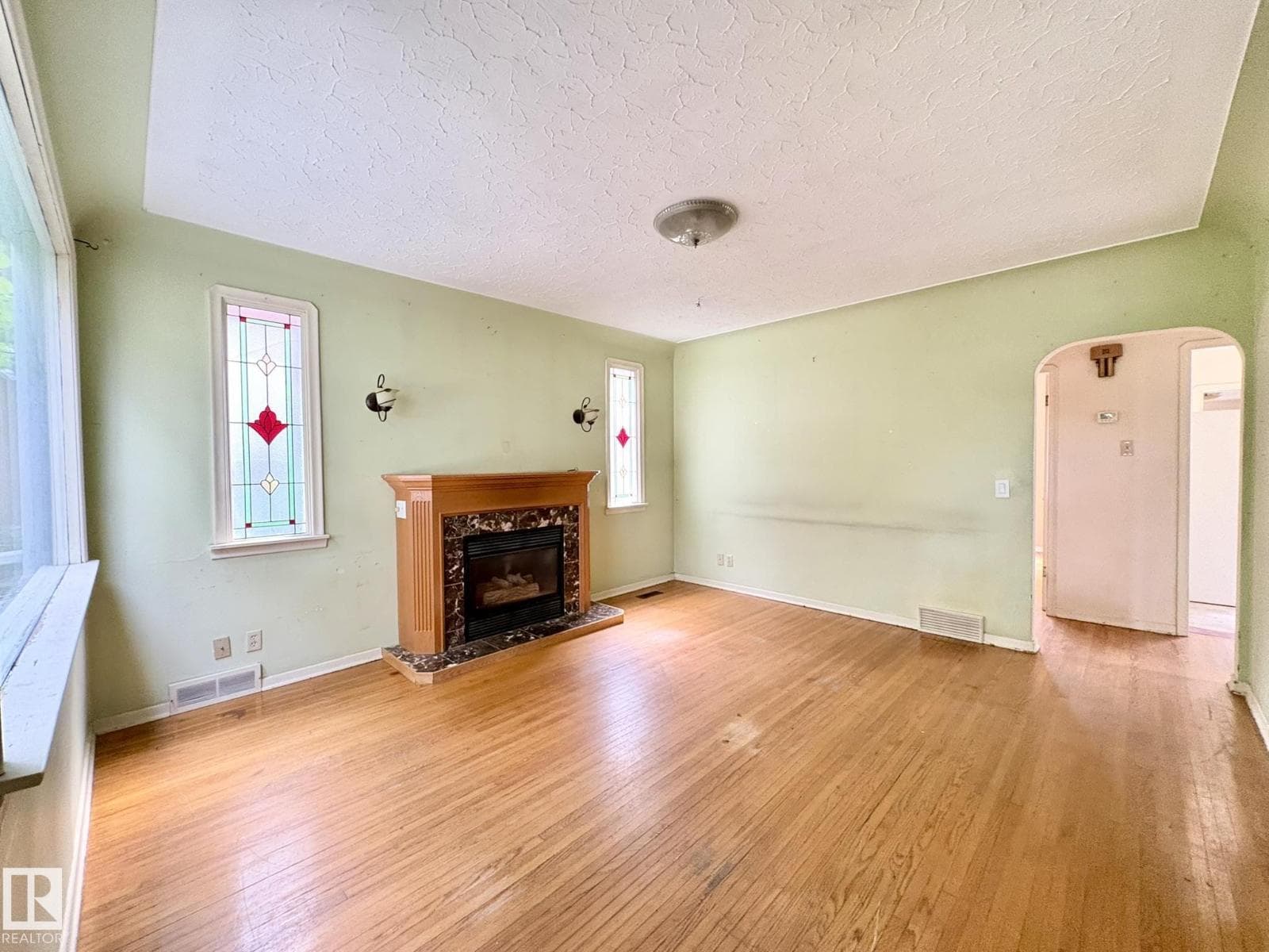 9513 88 AV NW — photo 3