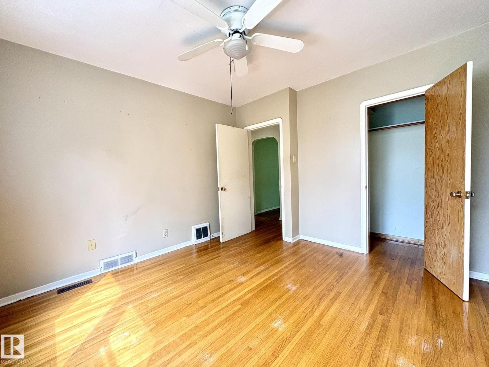 9513 88 AV NW — photo 5