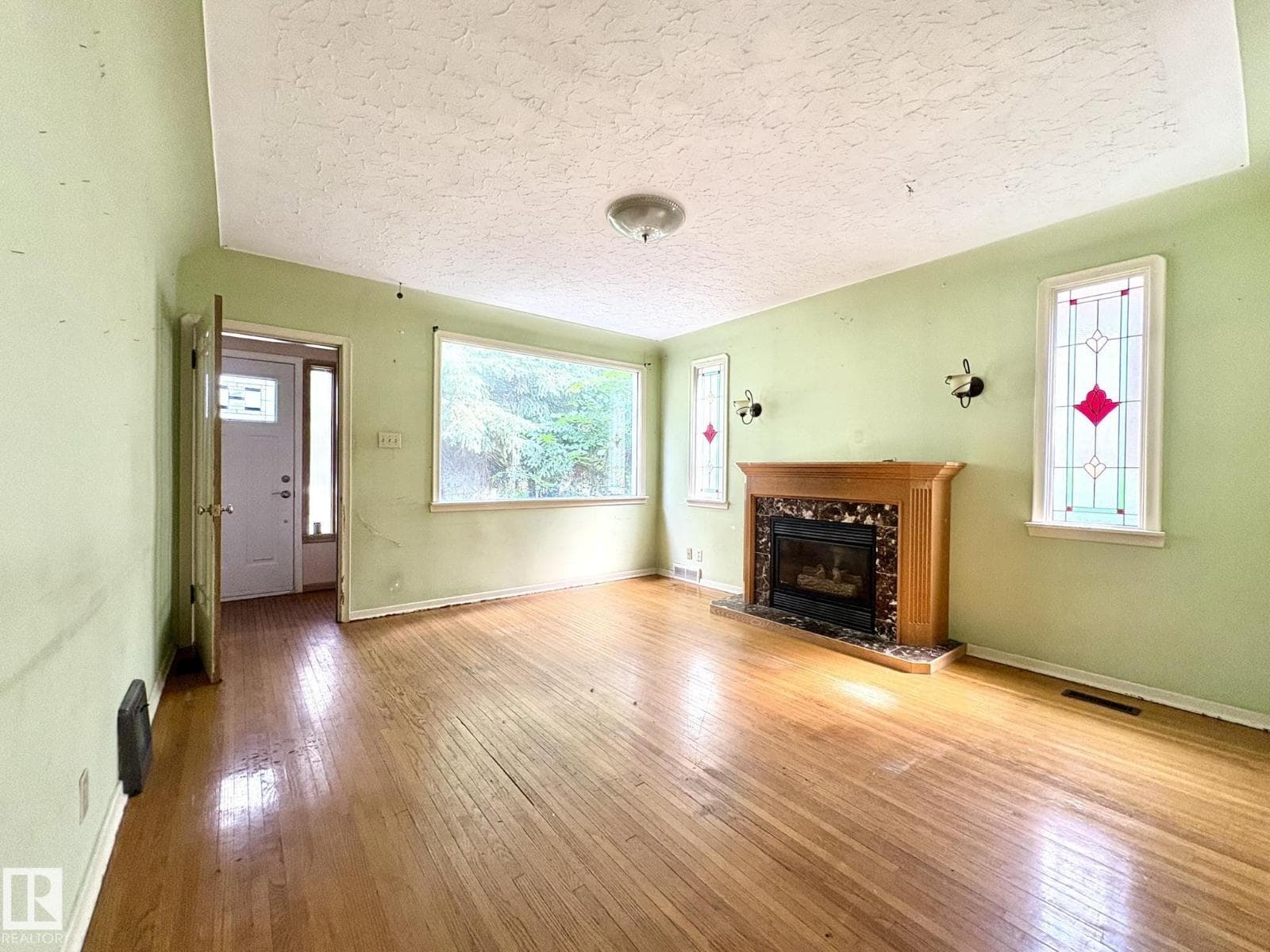 9513 88 AV NW — photo 4