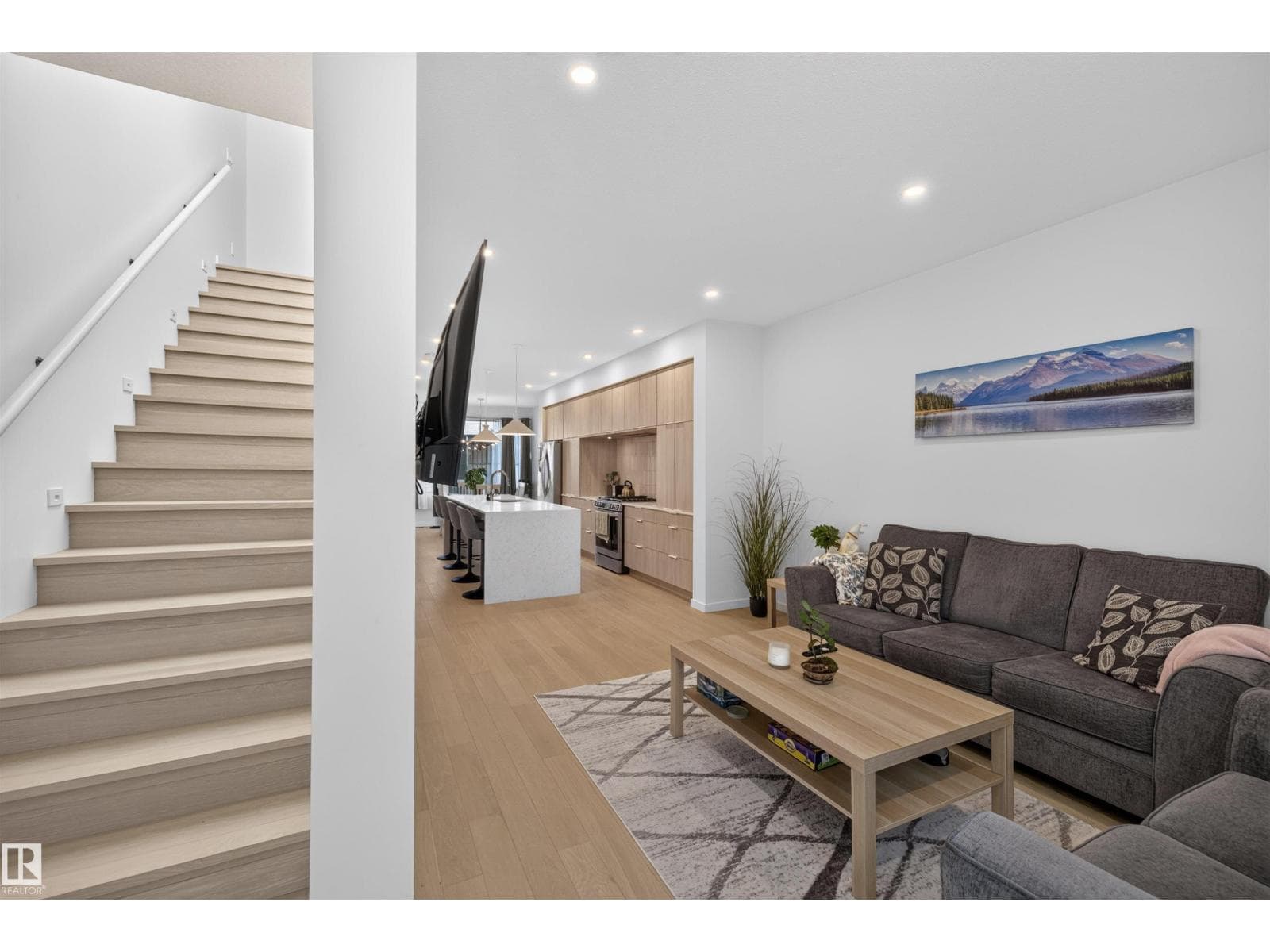 8551 81 AV NW — photo 3