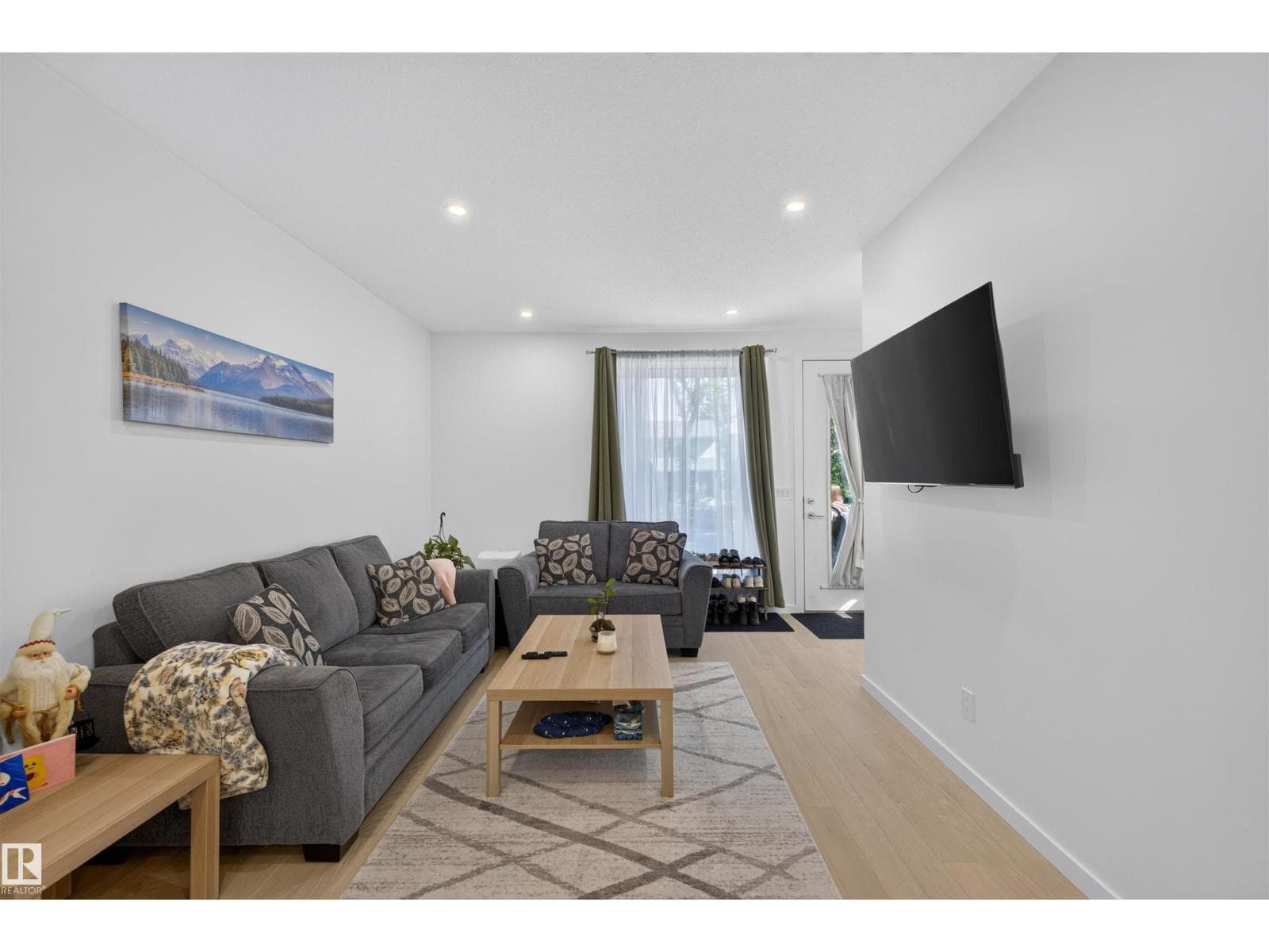 8551 81 AV NW — photo 5