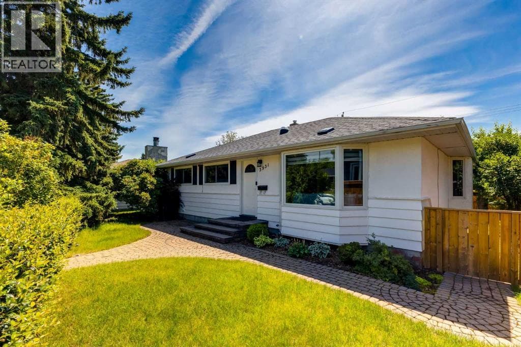 3931 23 Avenue SW — photo 2