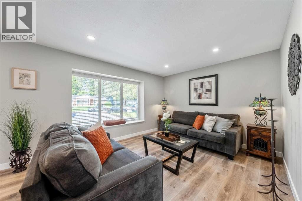 10423 Mapleridge Crescent SE — photo 3