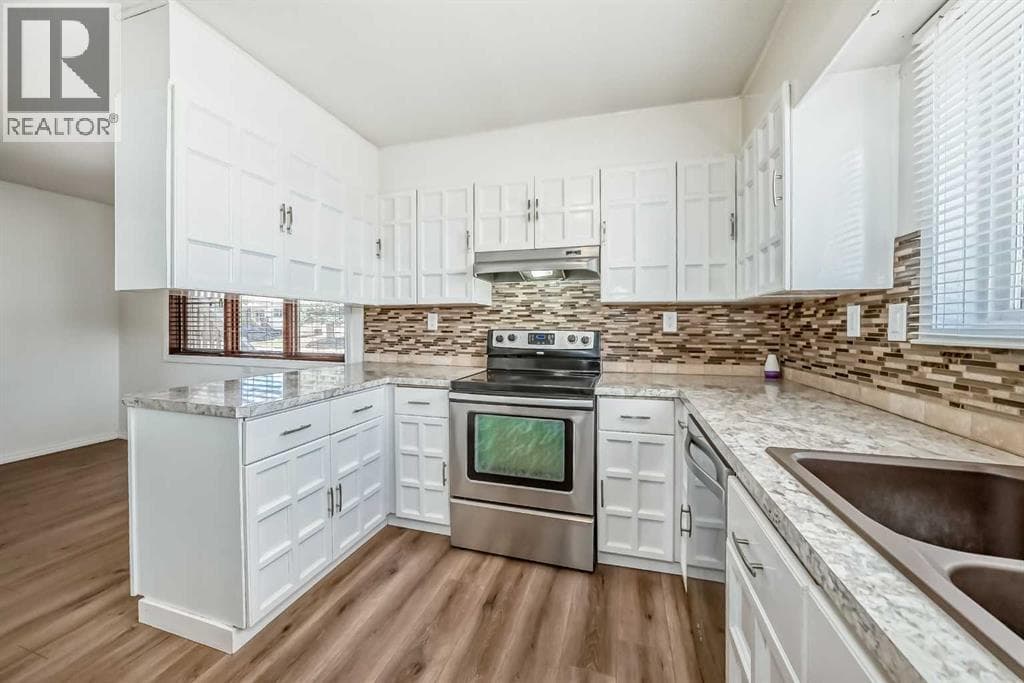 2 Nichols Crescent — photo 5