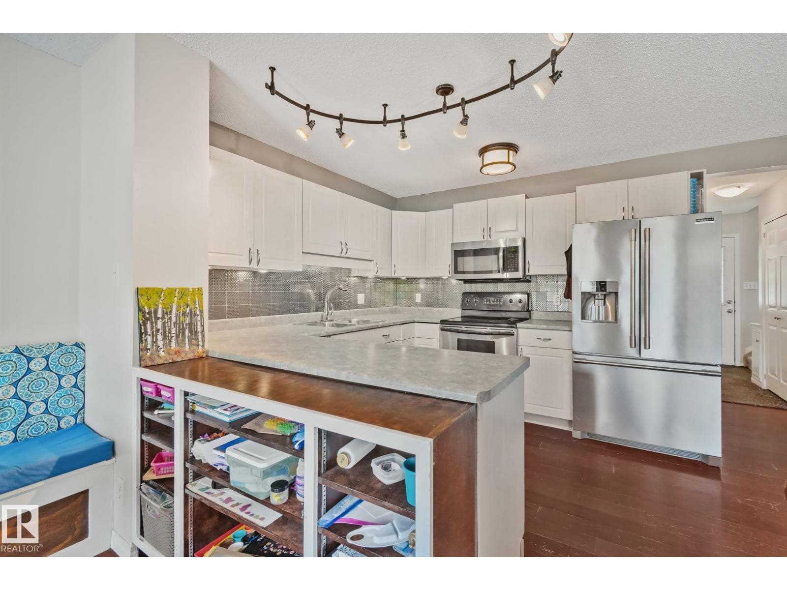 12248 16 AV SW — photo 4