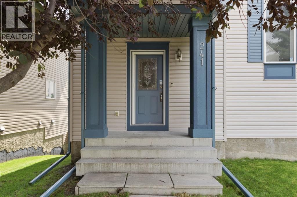 241 Somerside Close SW — photo 5