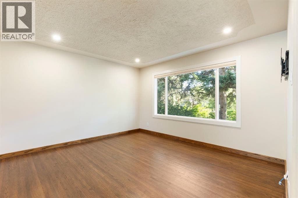69 Winslow Crescent SW — photo 5