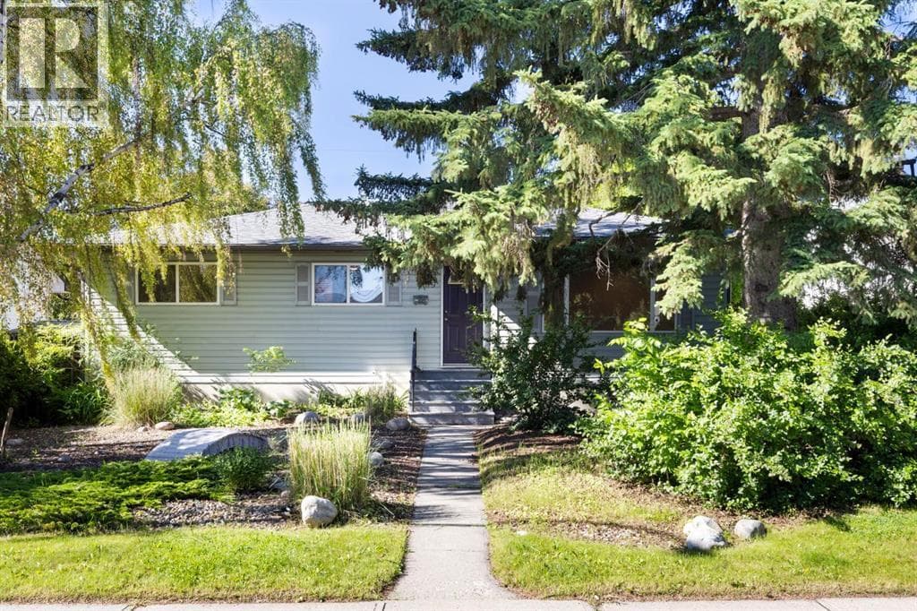 69 Winslow Crescent SW — photo 2