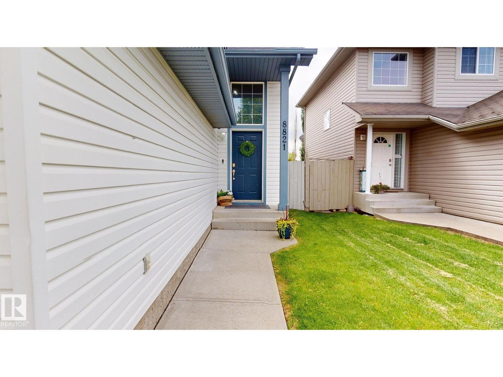 8821 8 AV SW — photo 2