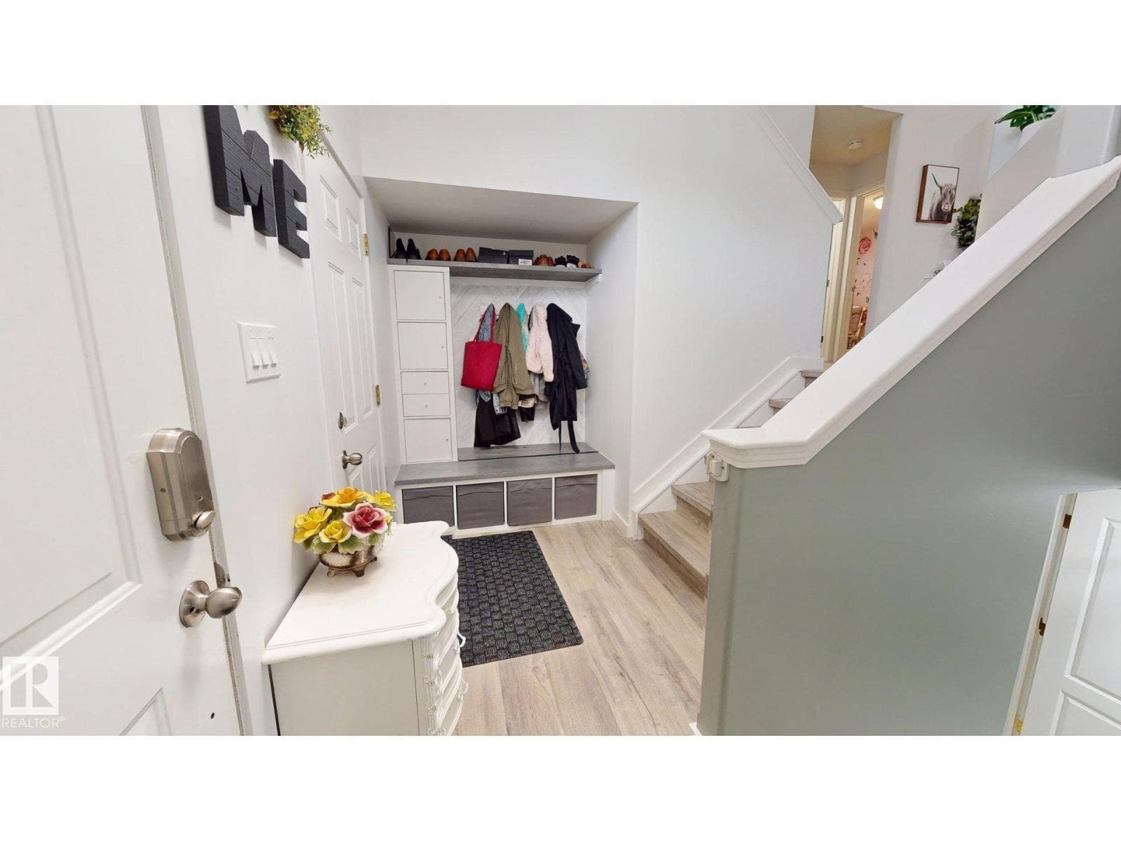8821 8 AV SW — photo 3