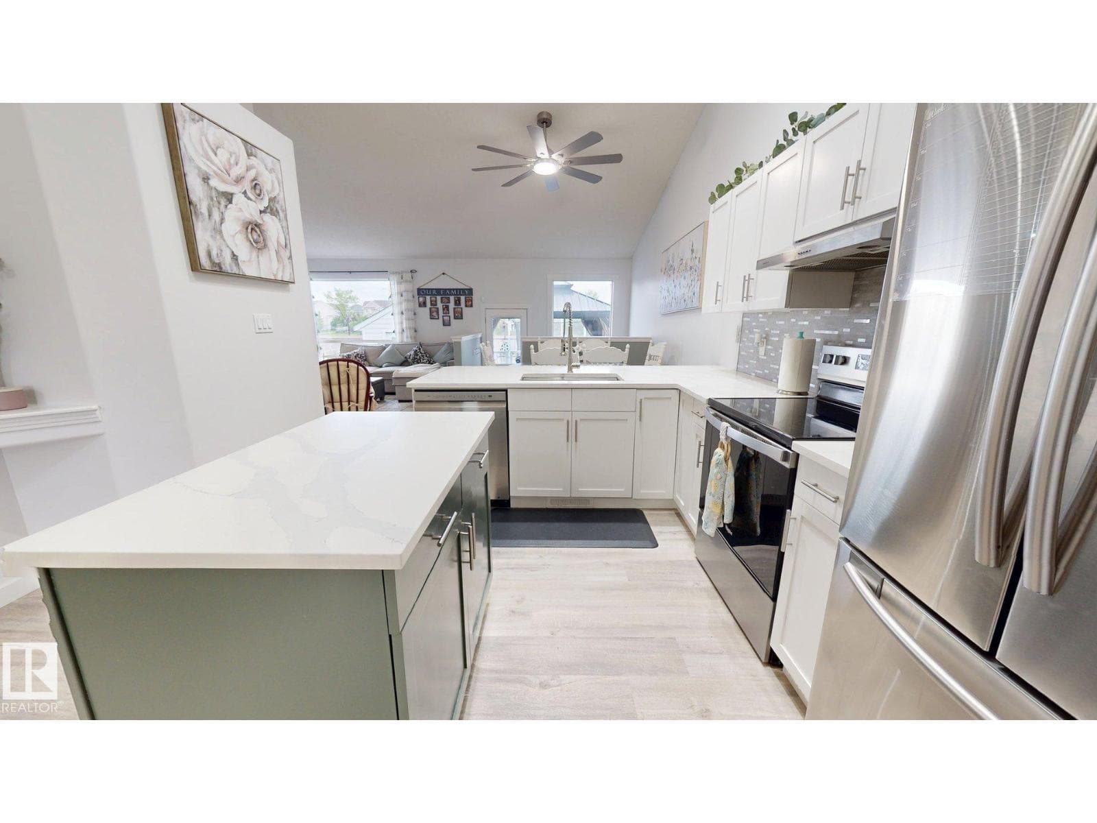 8821 8 AV SW — photo 4