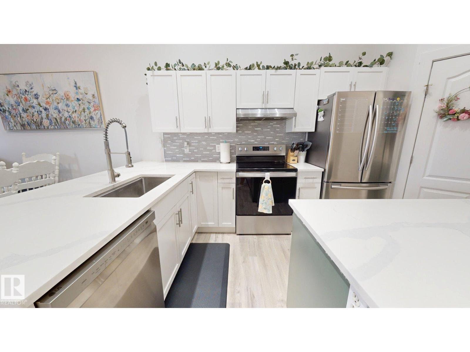 8821 8 AV SW — photo 5