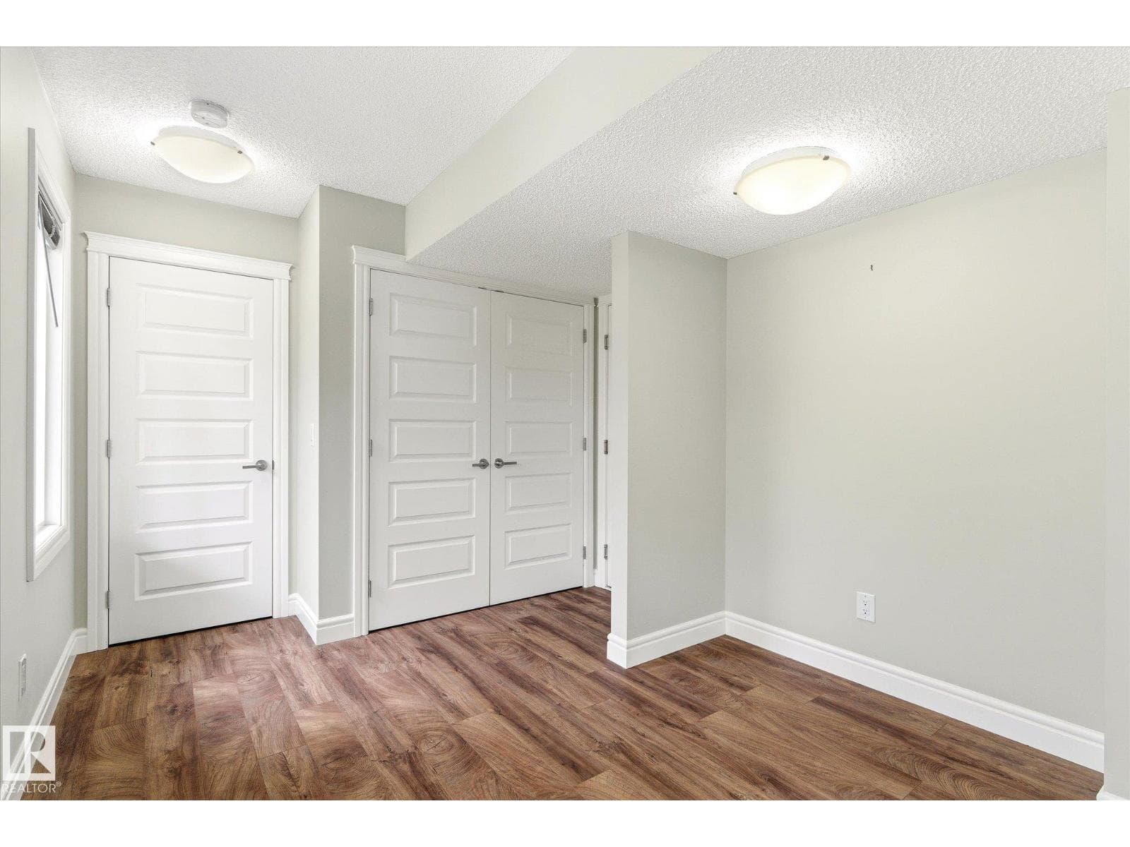 #47 330 BULYEA RD NW — photo 4