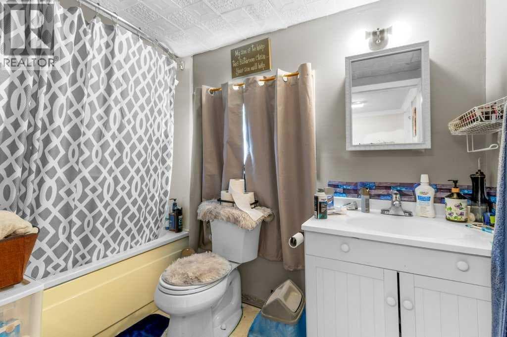 1836 21 Avenue — photo 3