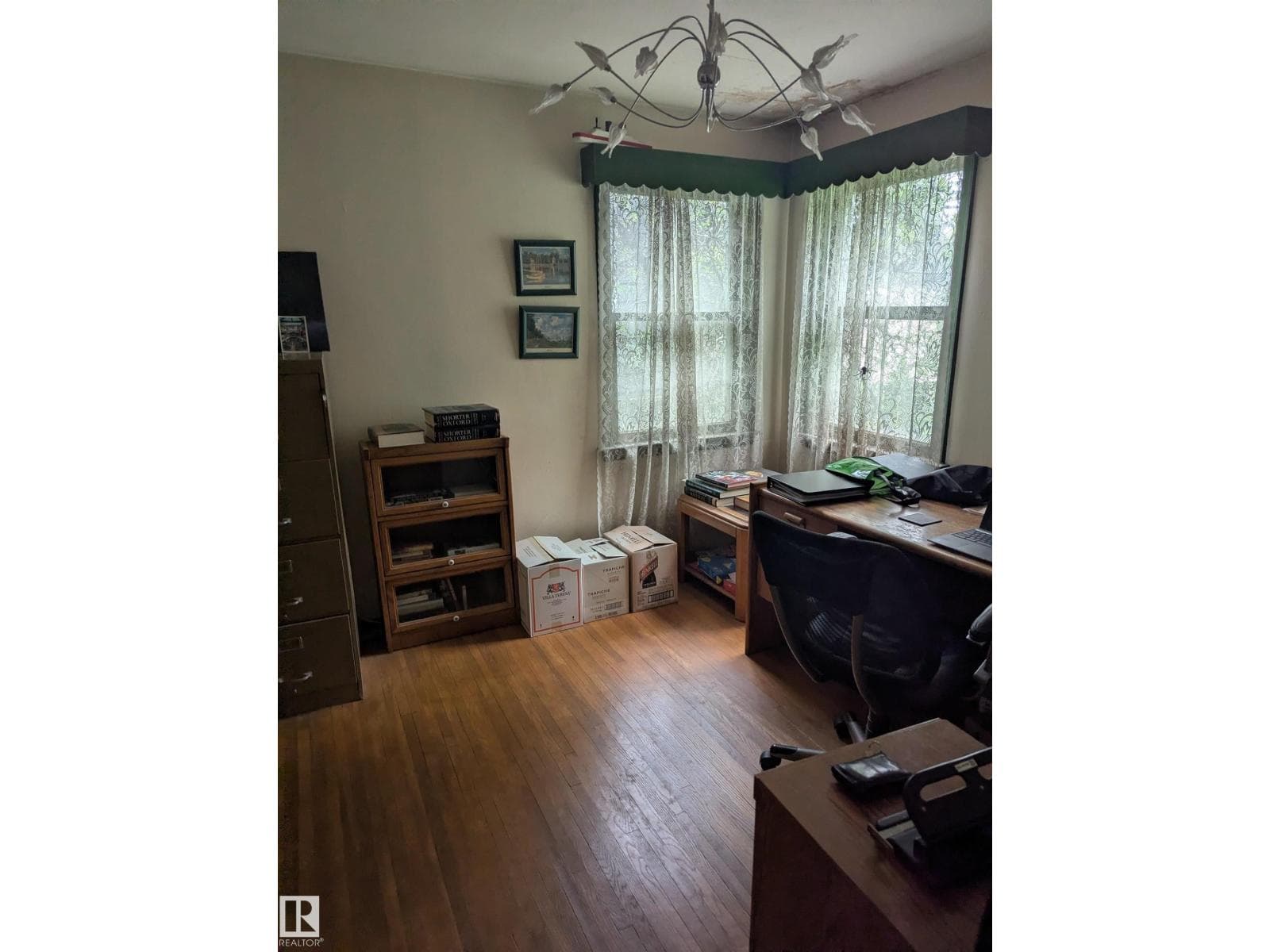 10610 60A AV NW — photo 3