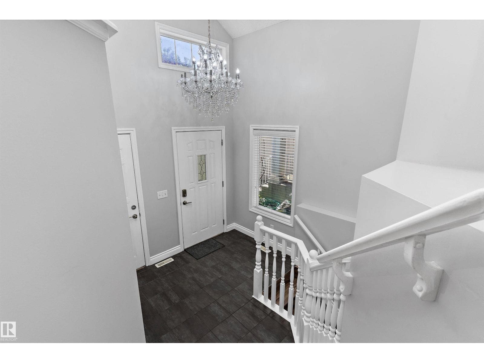 13540 141 AV NW — photo 2
