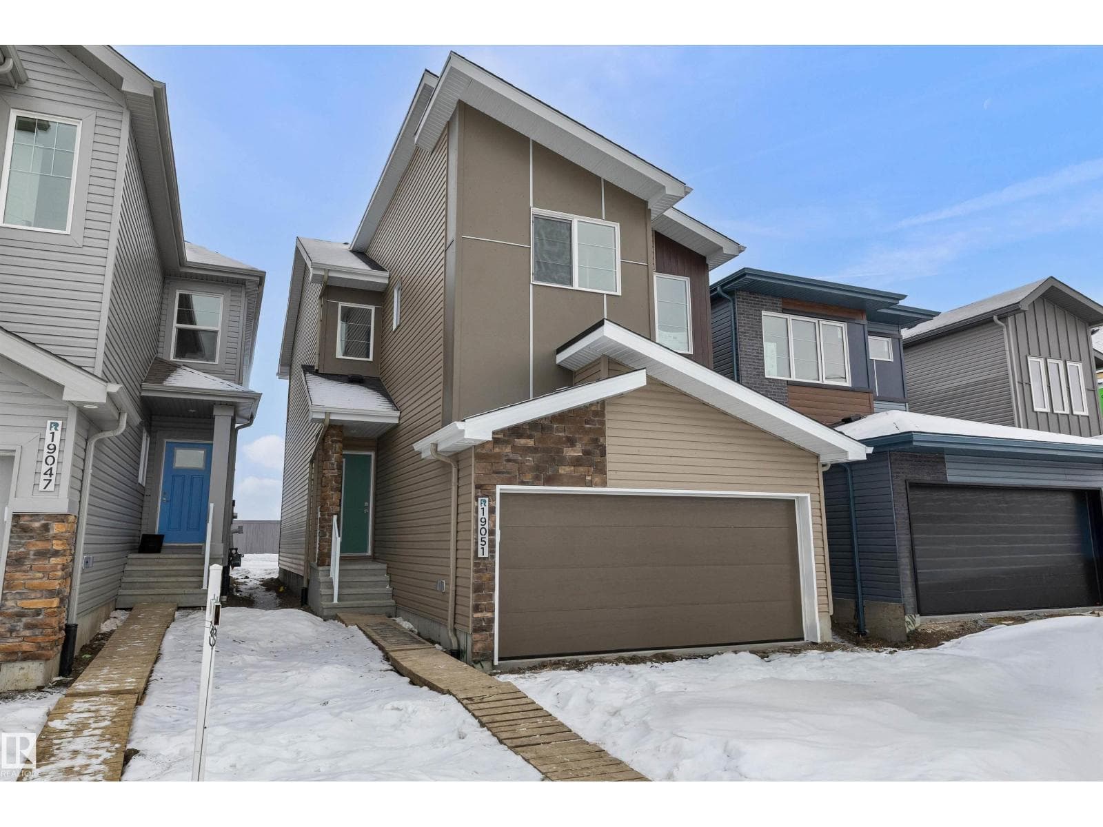 19051 20 AV NW — photo 2