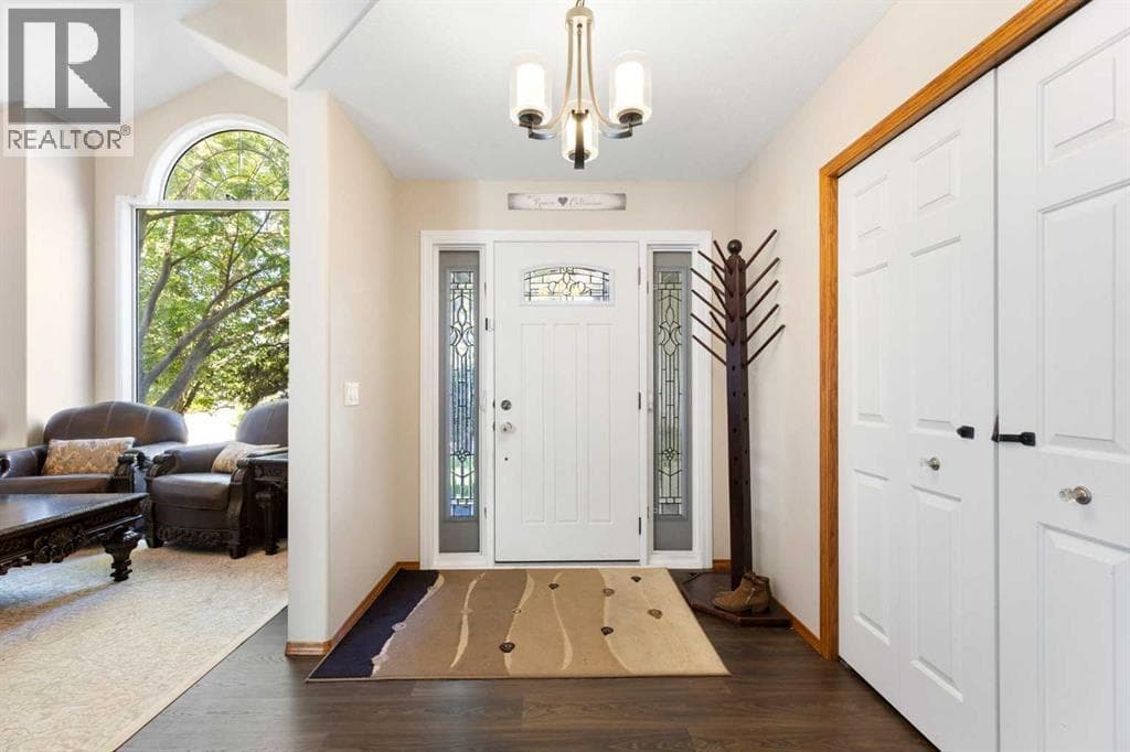 51 Mckenzie Lake Crescent SE — photo 3