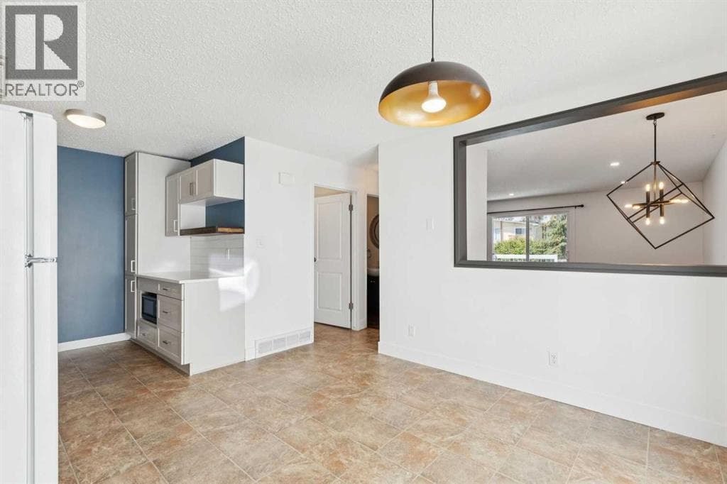 11424 8 Street SW — photo 5