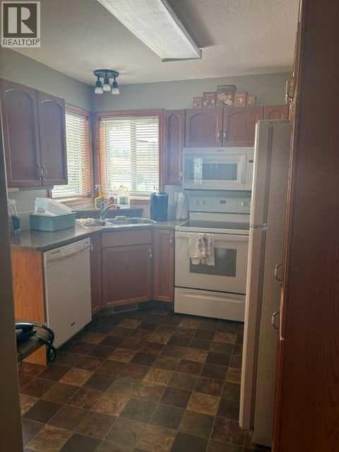 4715 55 Avenue — photo 3