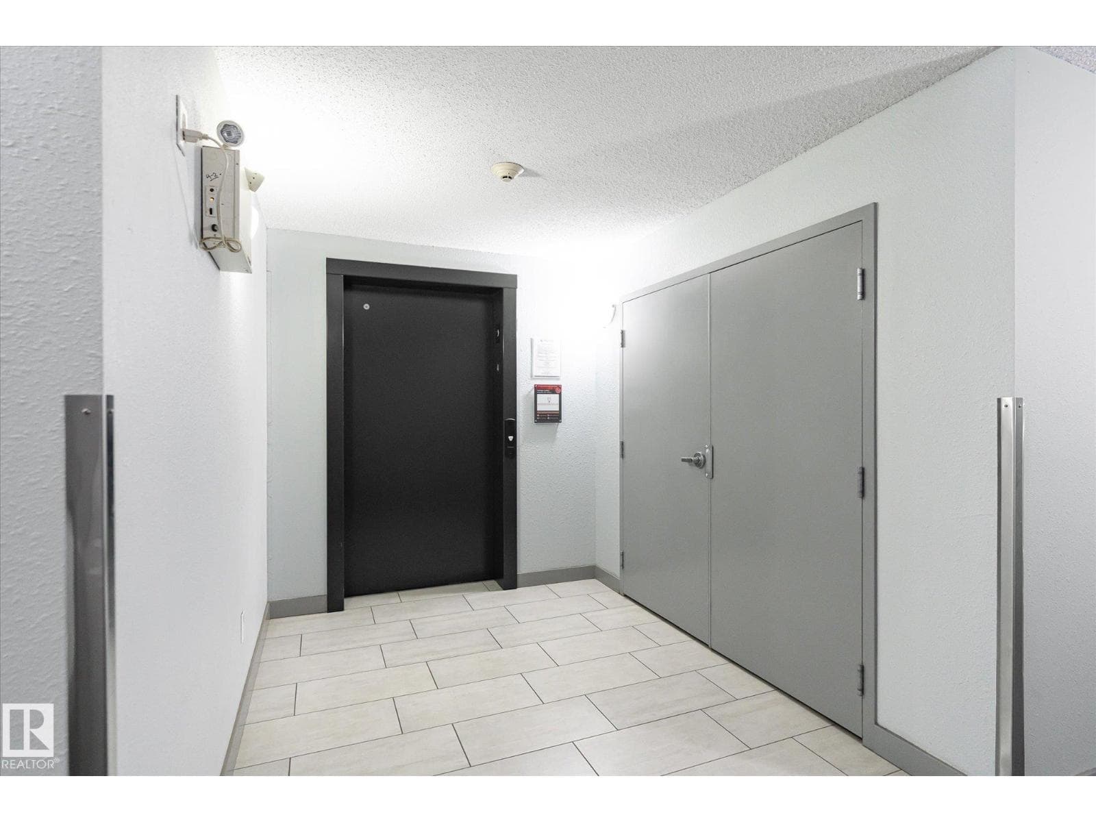 #409 11816 22 AV SW — photo 4