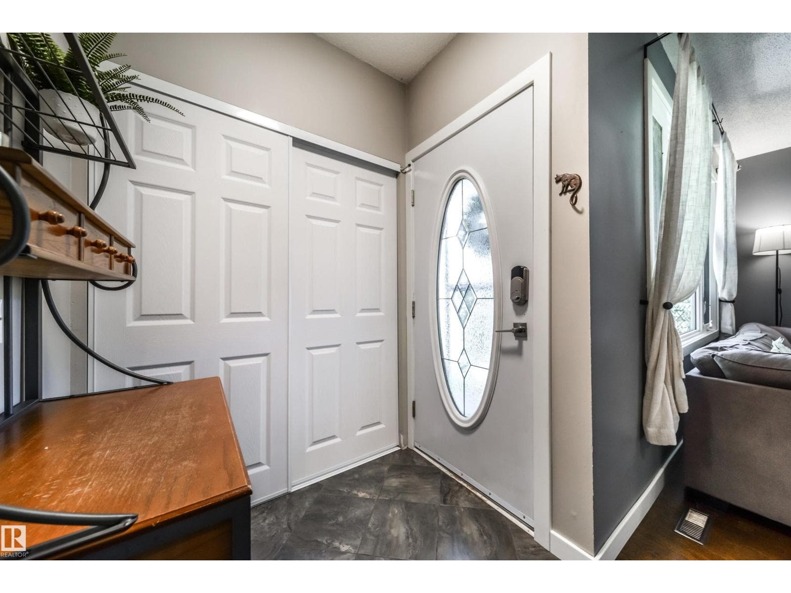 4813 44 AV — photo 2
