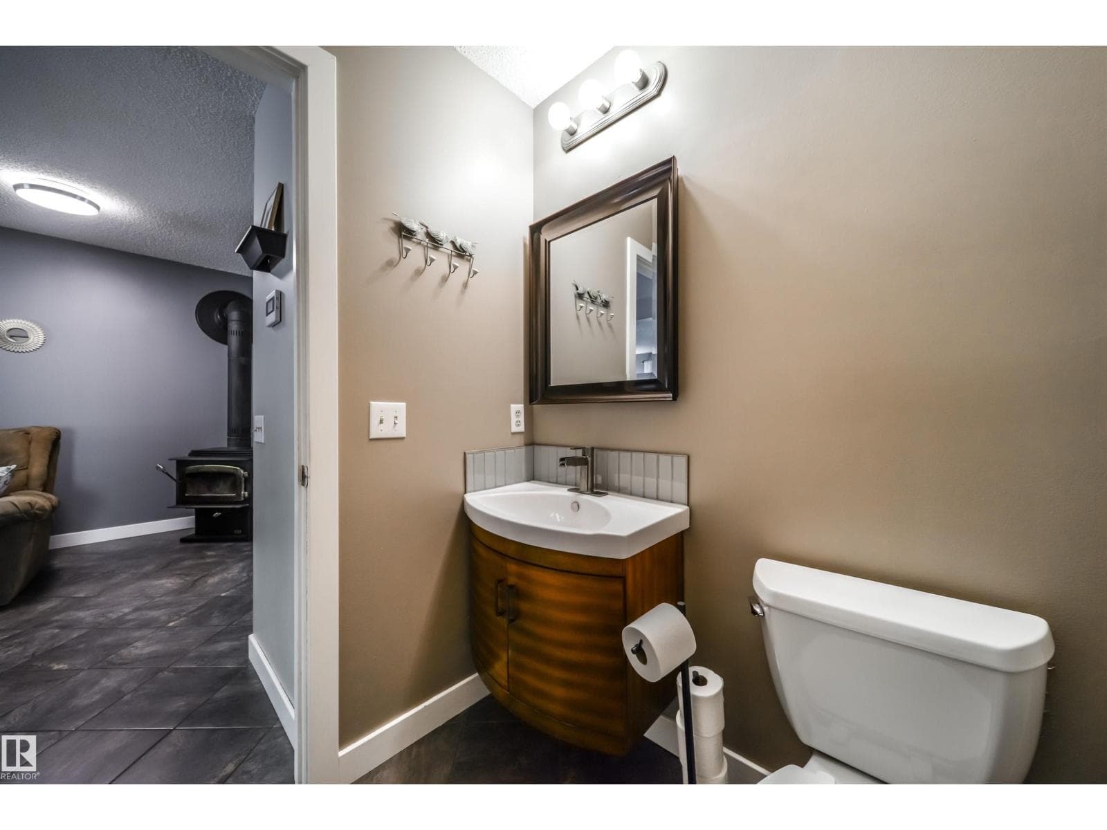 4813 44 AV — photo 5