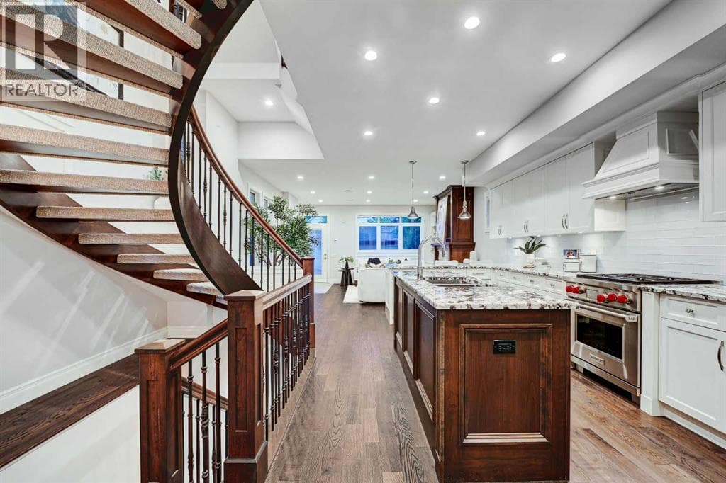 922 5 Street NW — photo 2
