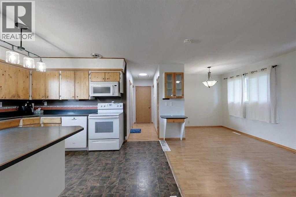 909 5 Avenue SE — photo 5