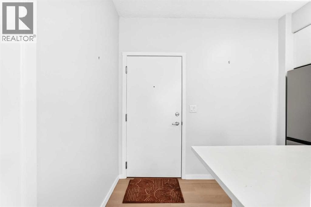 3211, 33 Carringham Gate NW — photo 5