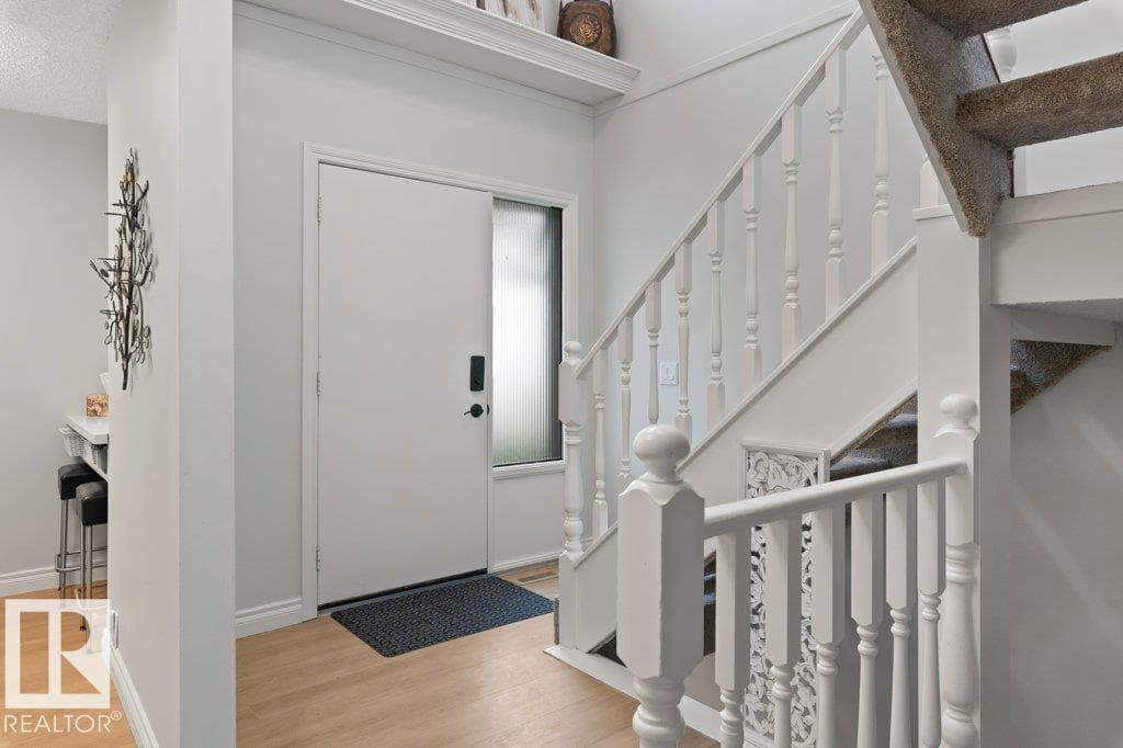 119 GRANDIN WOODS ES — photo 3