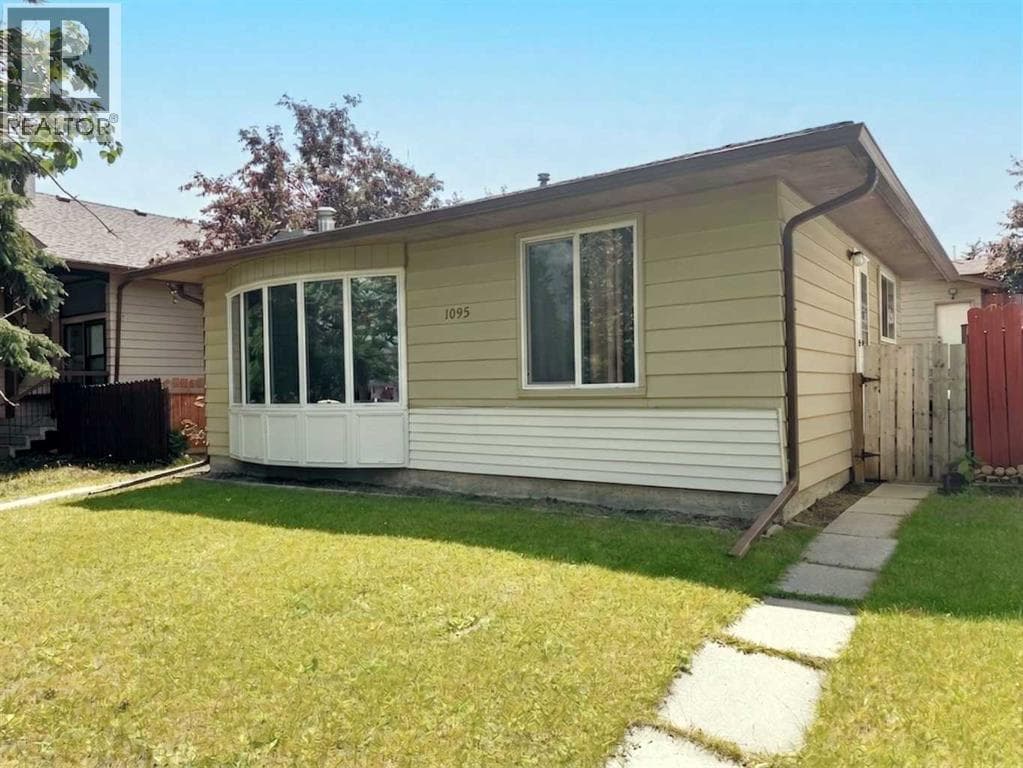 1095 Berkley Drive NW — photo 2