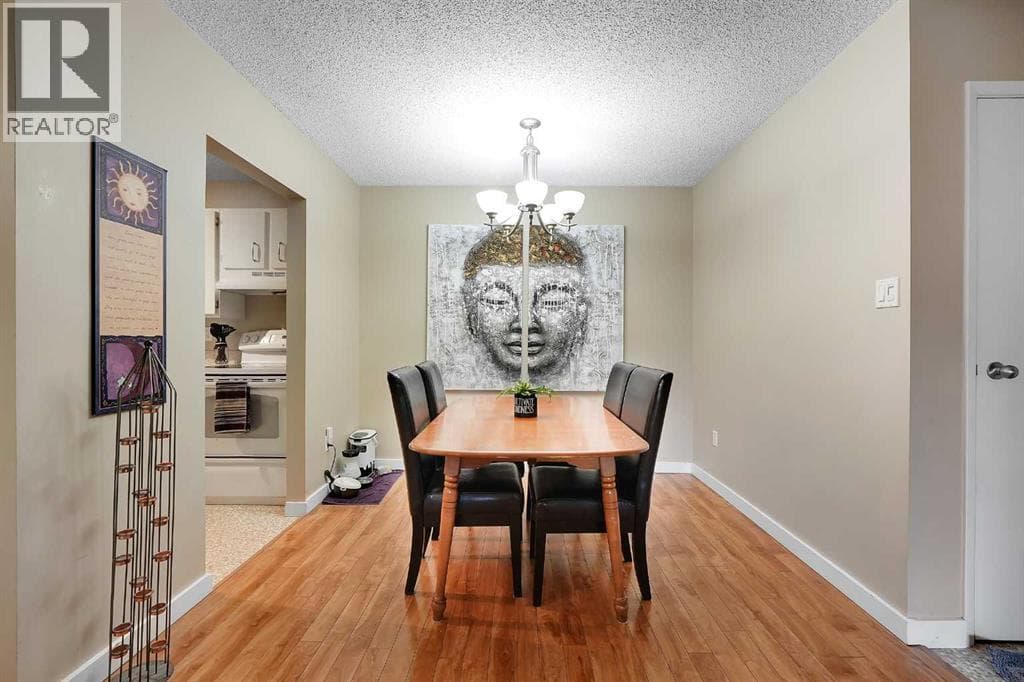 4301, 315 Southampton Drive SW — photo 4