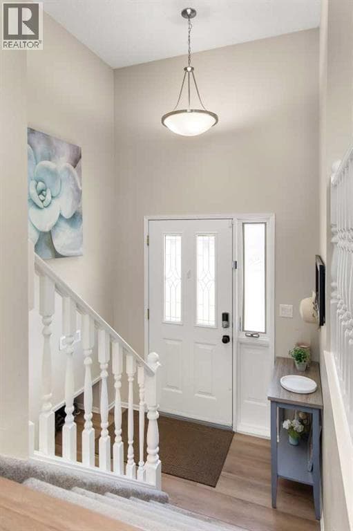 92 Sharpe Crescent SE — photo 3