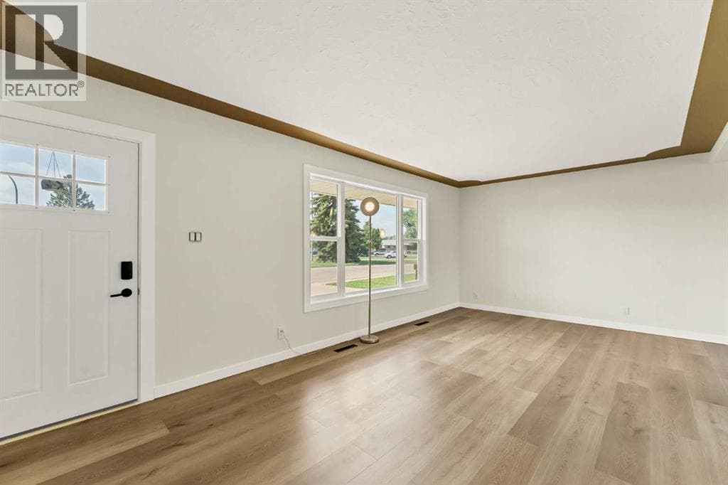 2711 Dunmore Road SE — photo 5