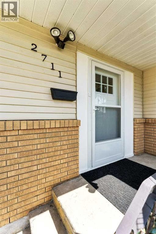 2711 Dunmore Road SE — photo 3
