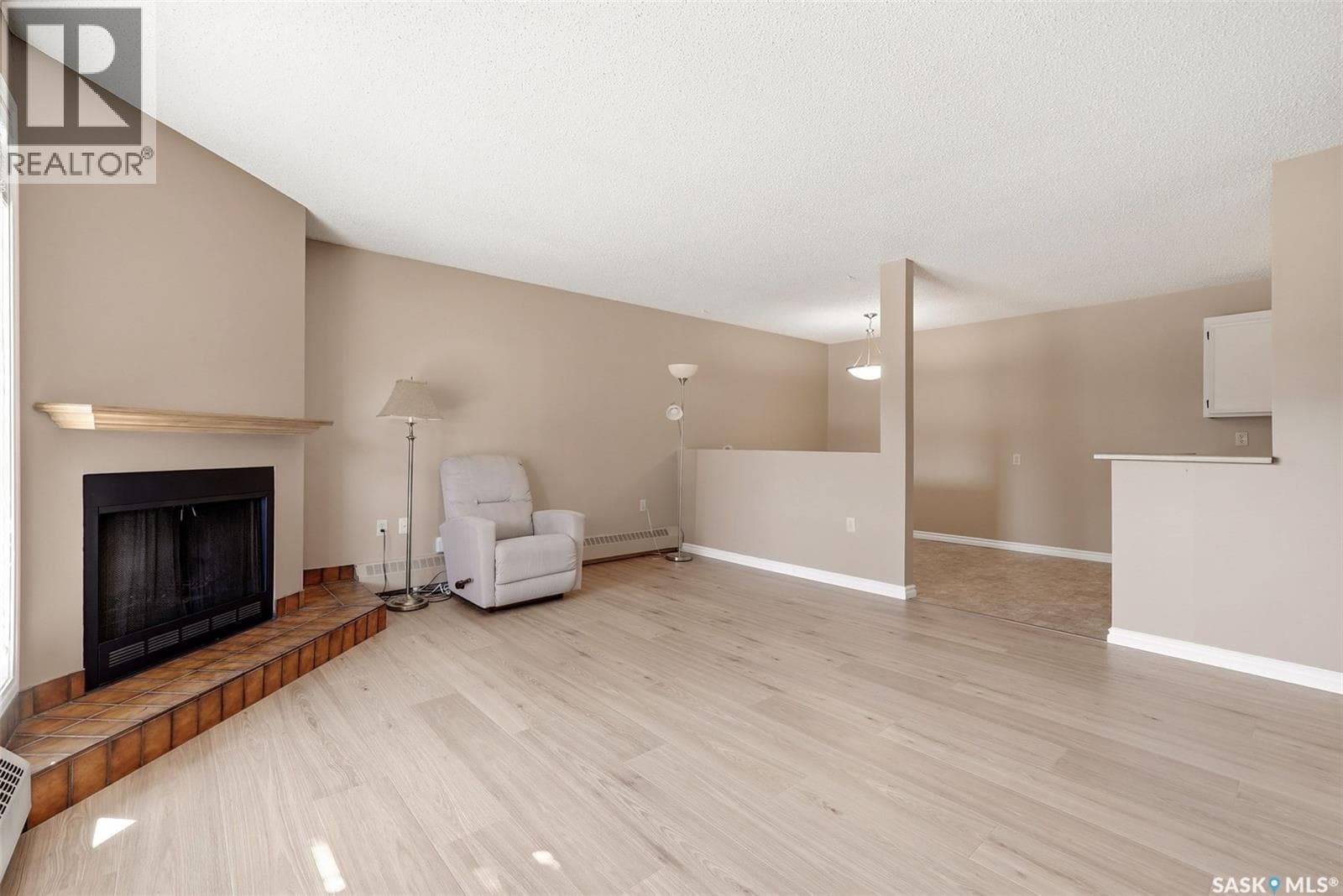 102 2921 Harding STREET — photo 4