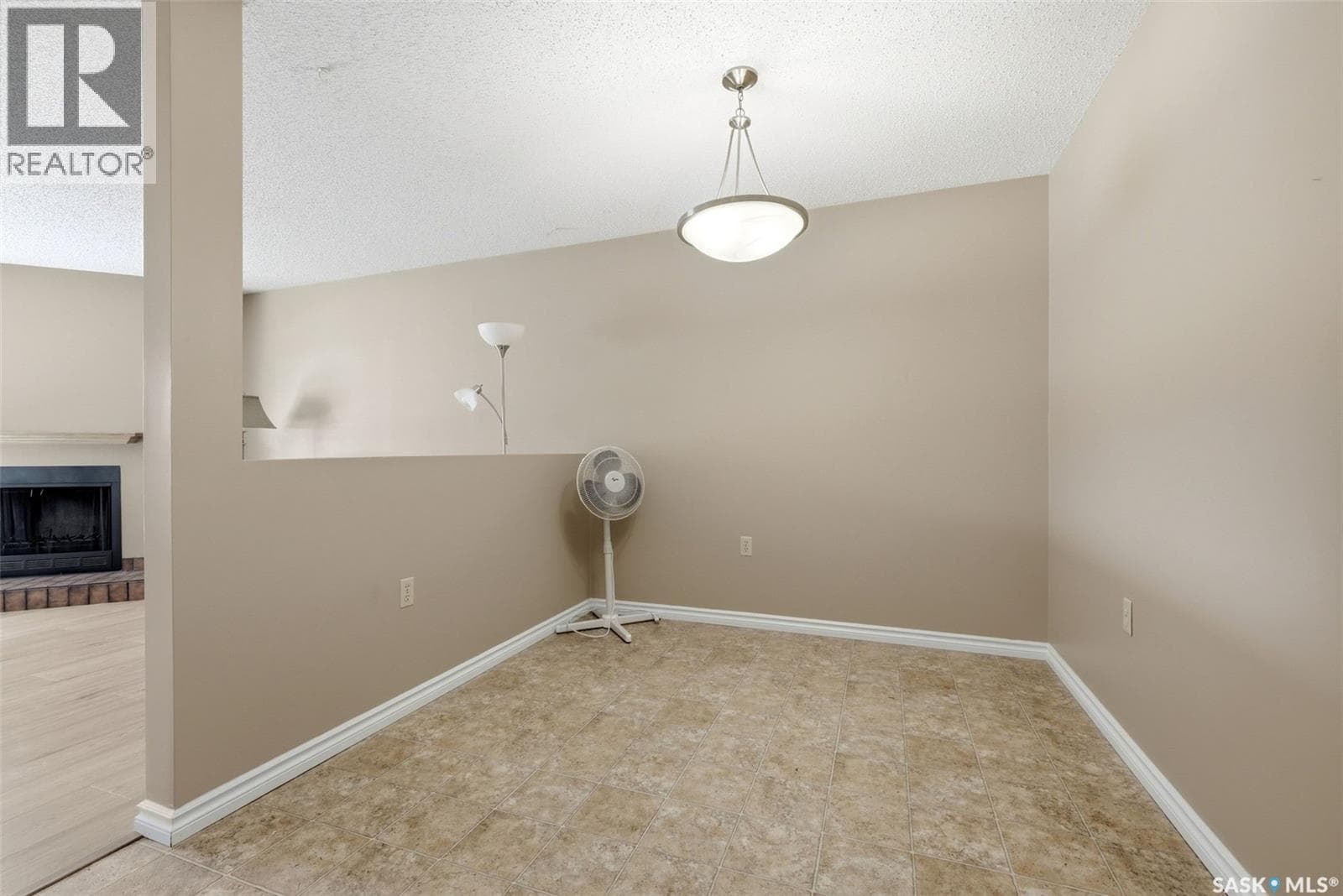 102 2921 Harding STREET — photo 5