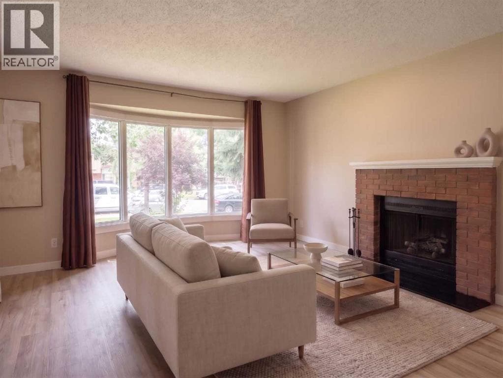 1095 Berkley Drive NW — photo 5