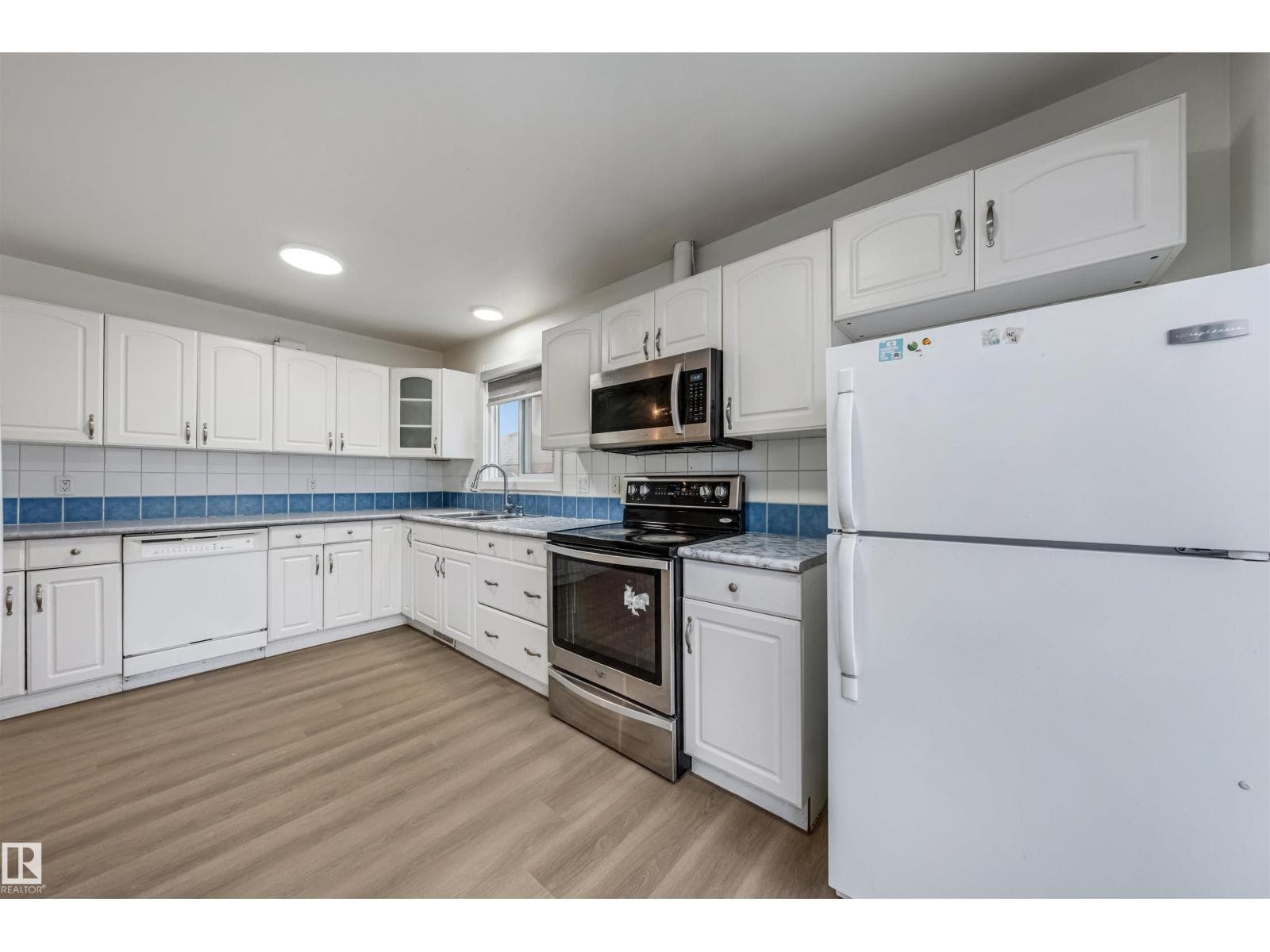 2831 36 ST NW — photo 3