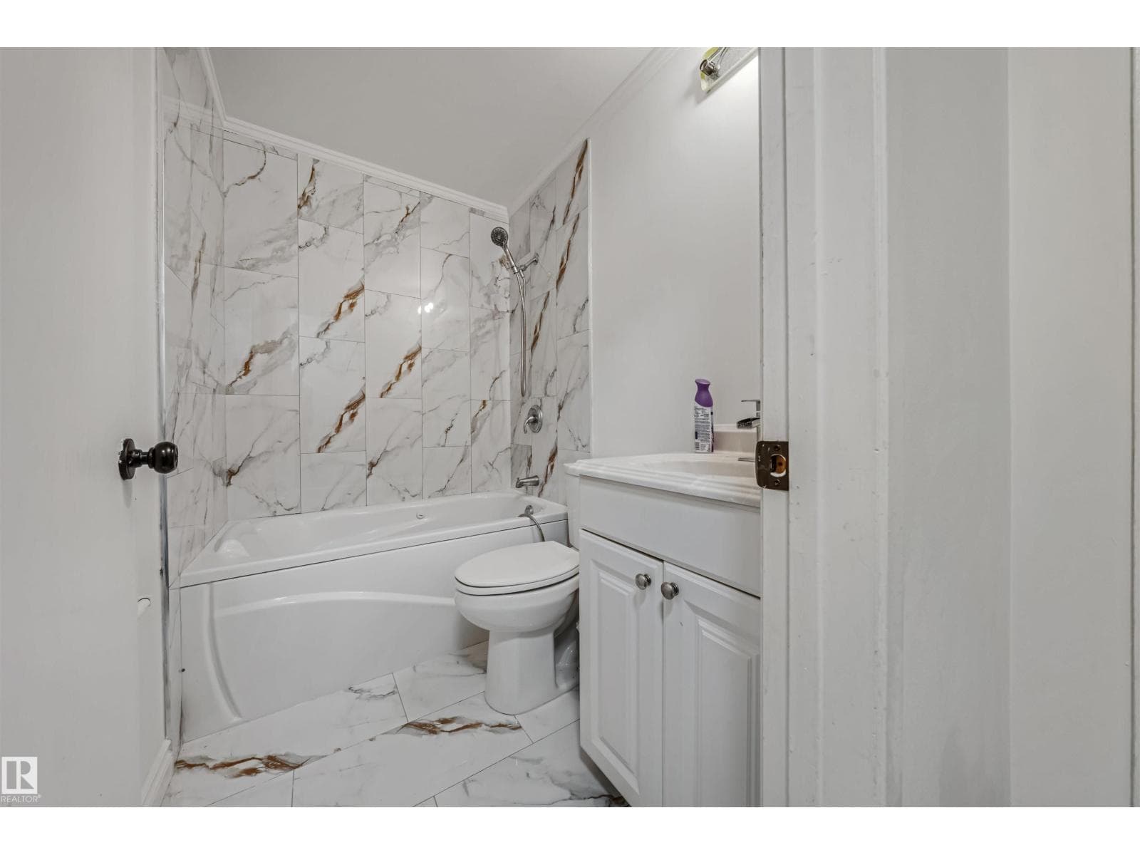 2831 36 ST NW — photo 4