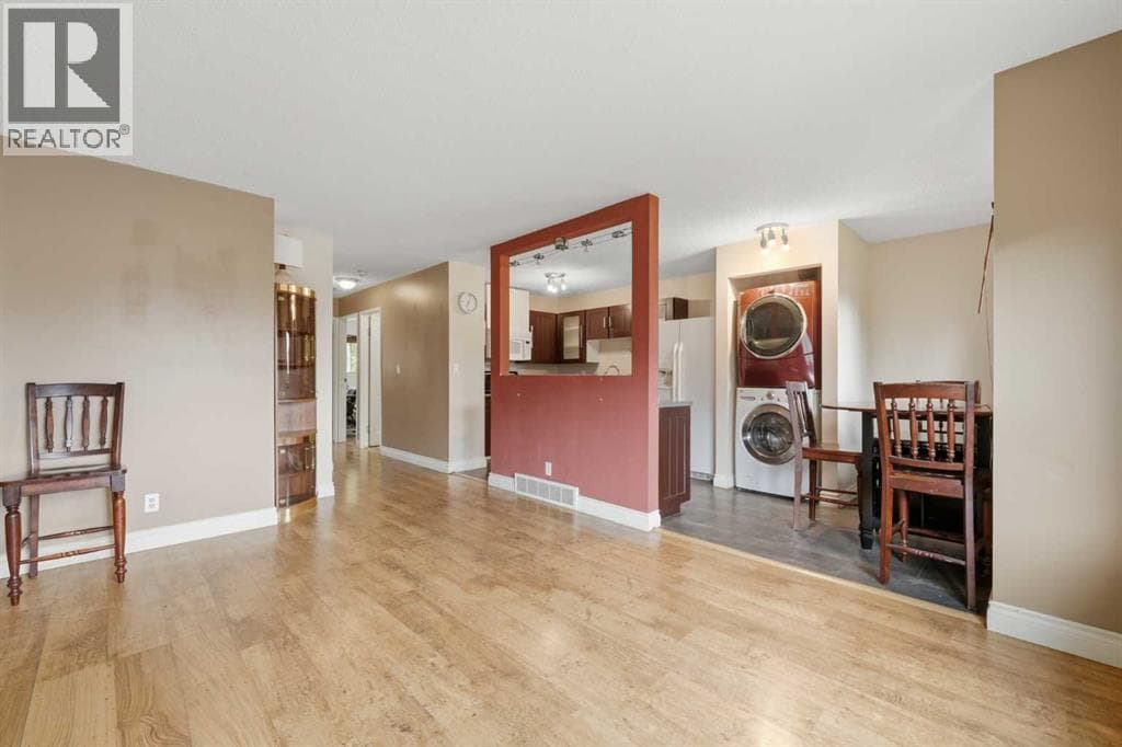 945 Marcombe Drive NE — photo 4