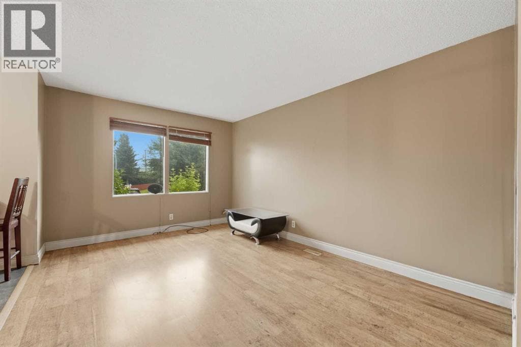 945 Marcombe Drive NE — photo 5